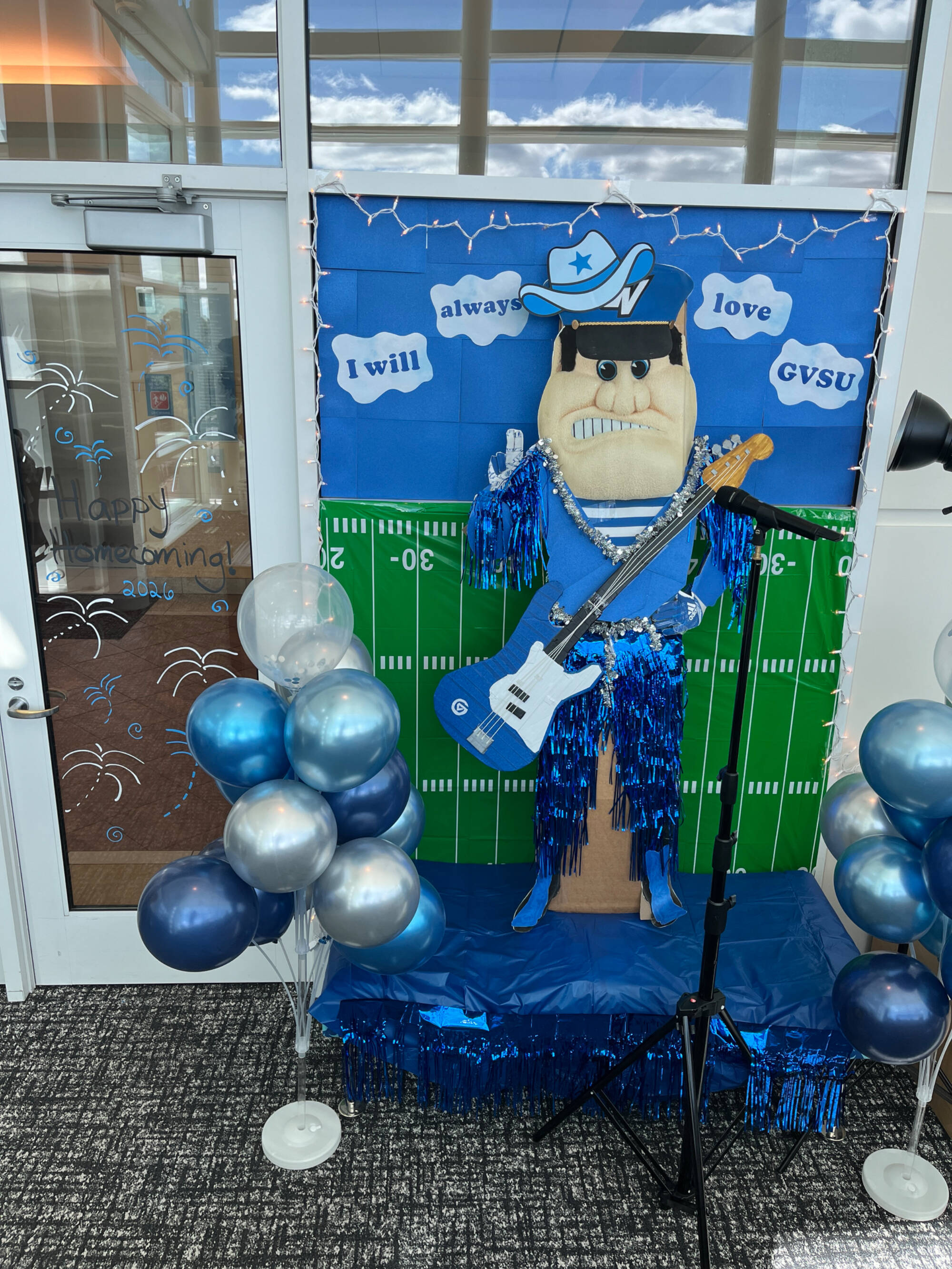 Photo of louie homecoming decoration with guitar